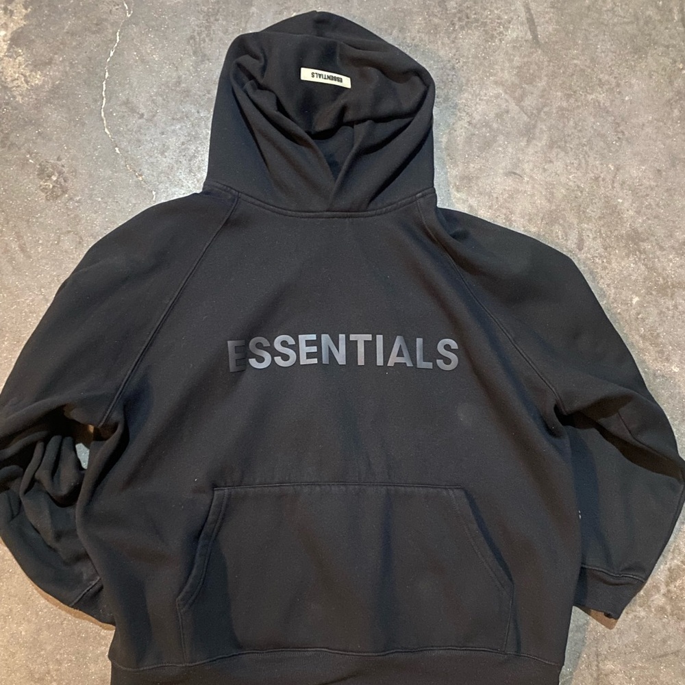 Essentials Black Medium - image 1